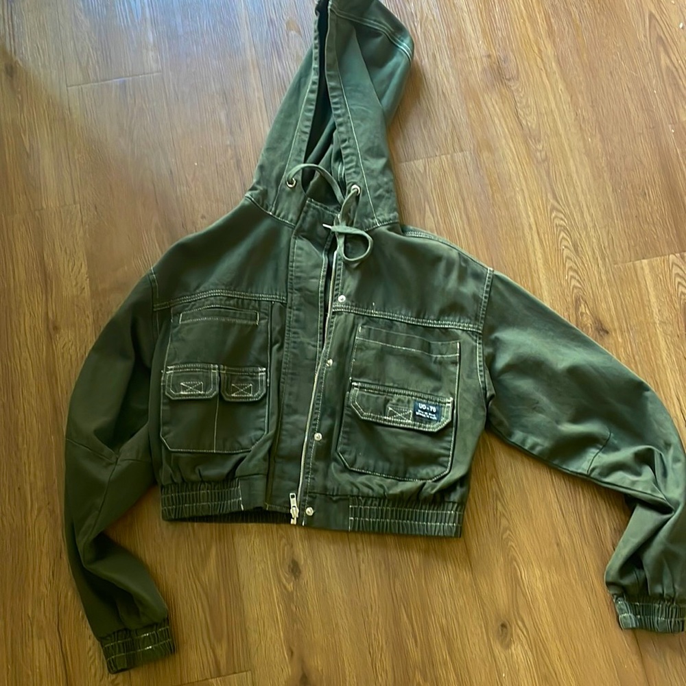 Green military cropped jacket